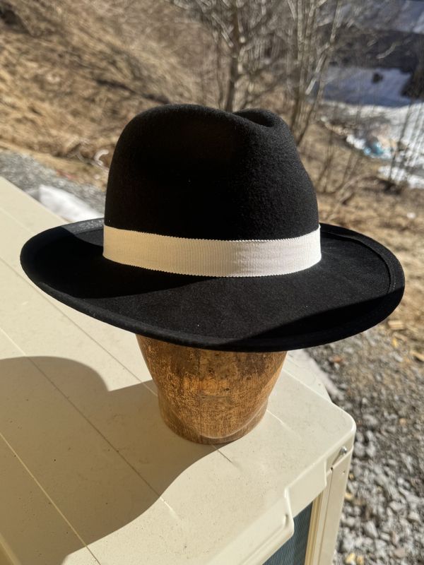 Bogart hatt svart, opp bak