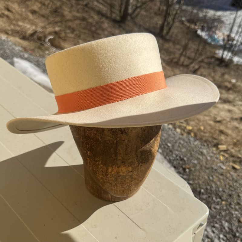 Spansk hatt krem hvit