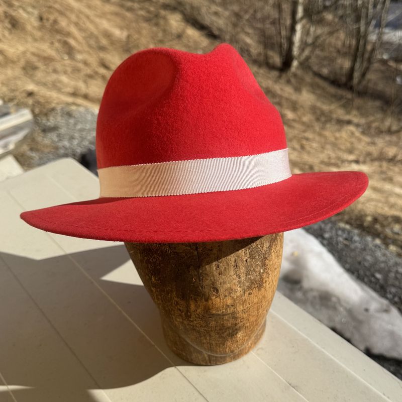 Bogart hatt rød
